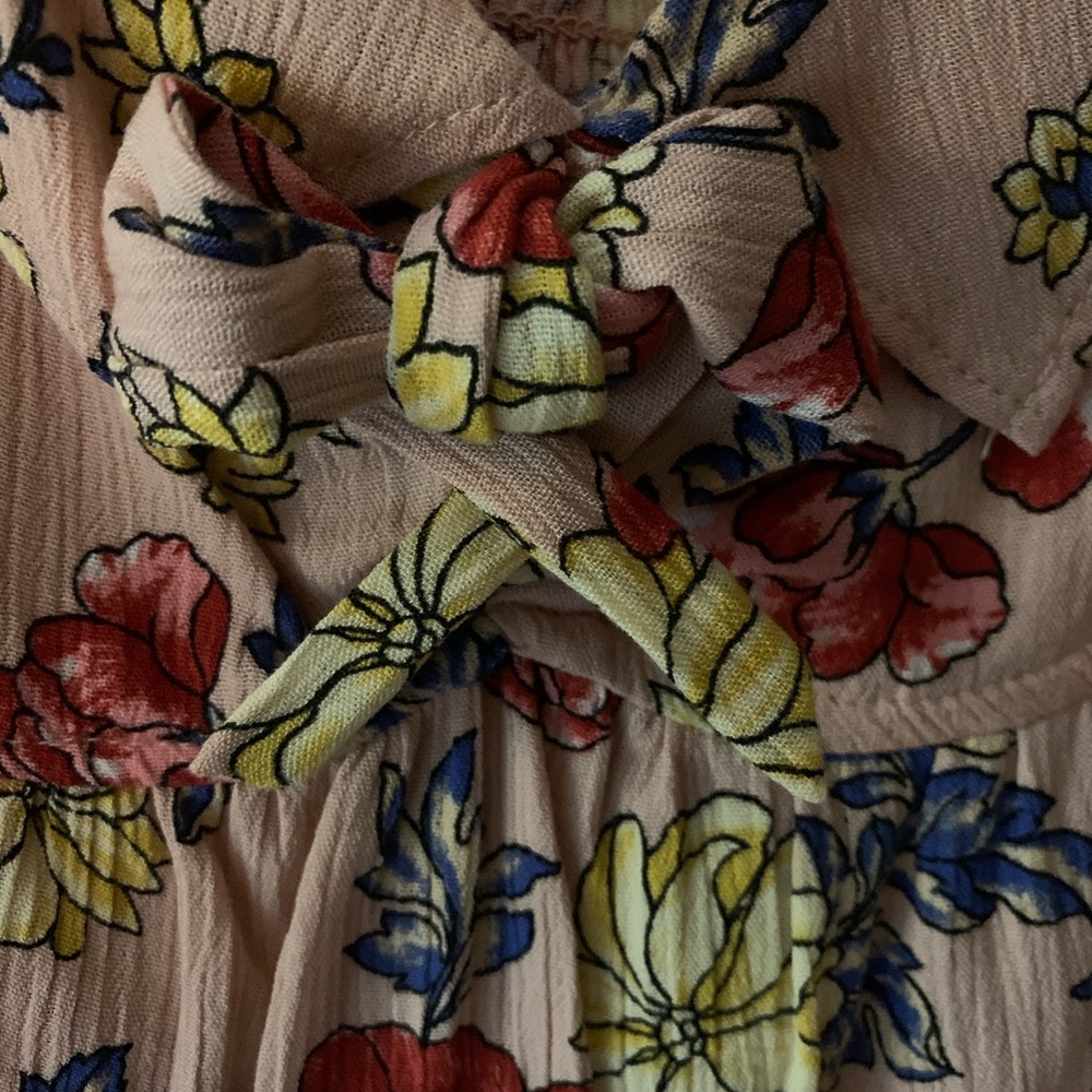 American Rag Floral Top - Picture 2 of 8